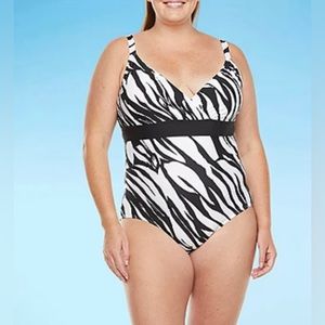 NWT  Sonnet Shores Timeless Womens Animal One Piece Swimsuit Plus